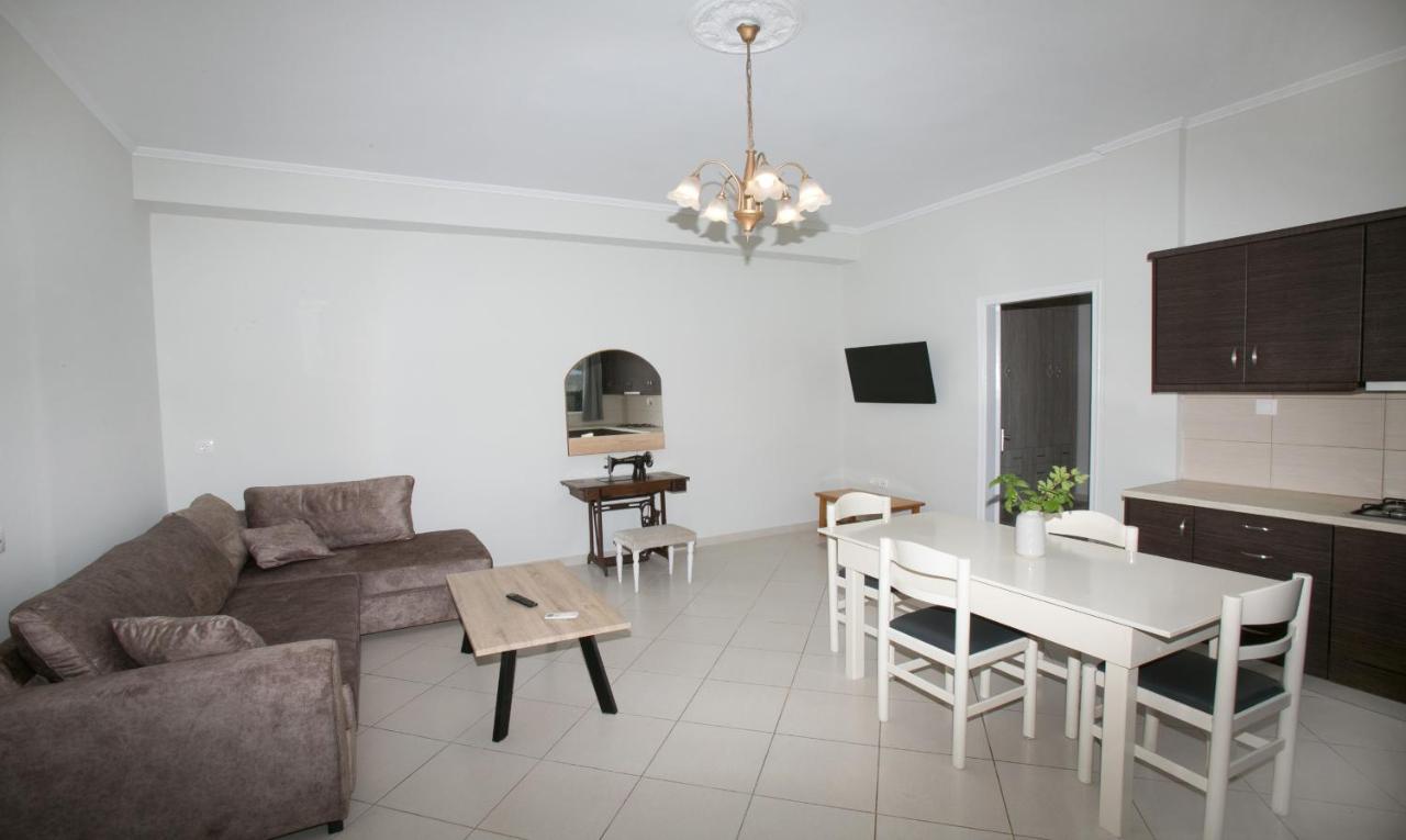 Babi'S Villa - Garden Apartment Lixouri Luaran gambar