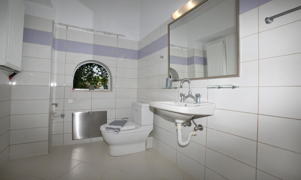 Babi'S Villa - Garden Apartment Lixouri Luaran gambar