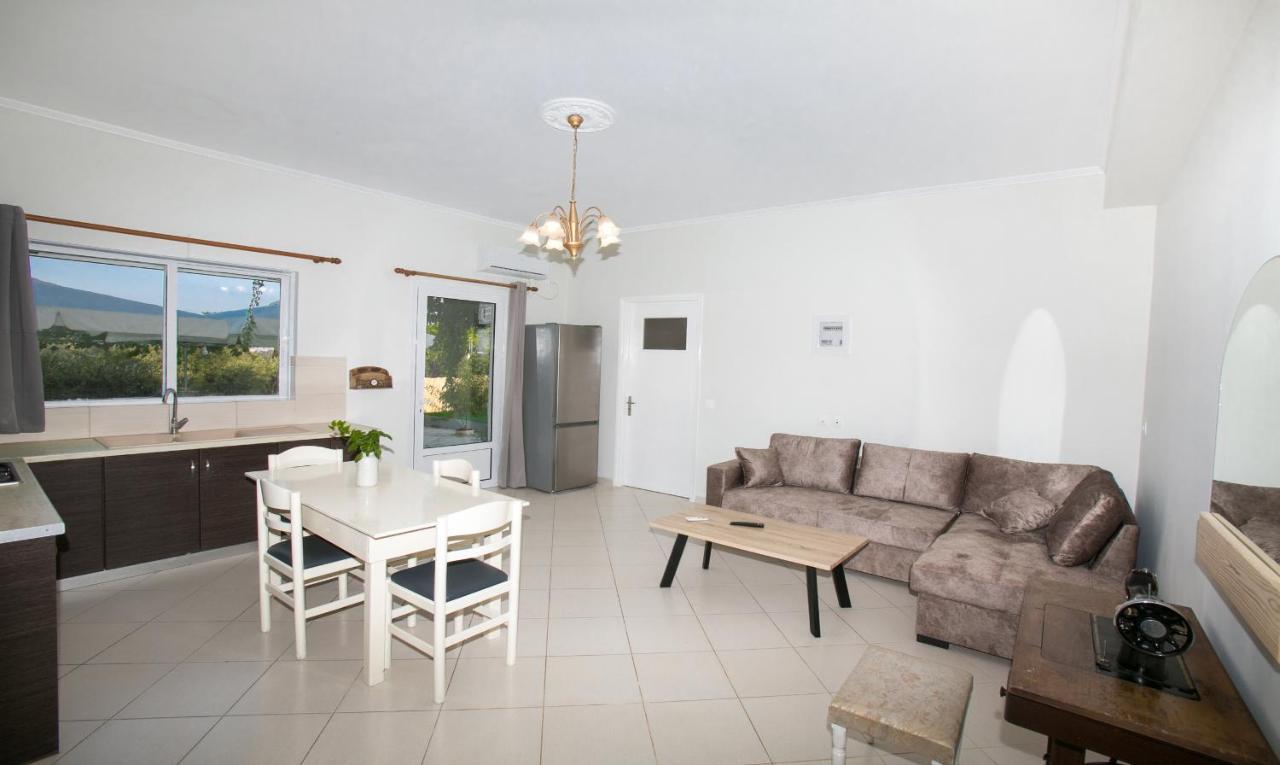 Babi'S Villa - Garden Apartment Lixouri Luaran gambar