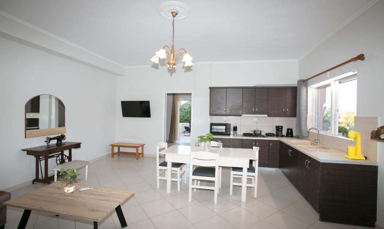 Babi'S Villa - Garden Apartment Lixouri Luaran gambar