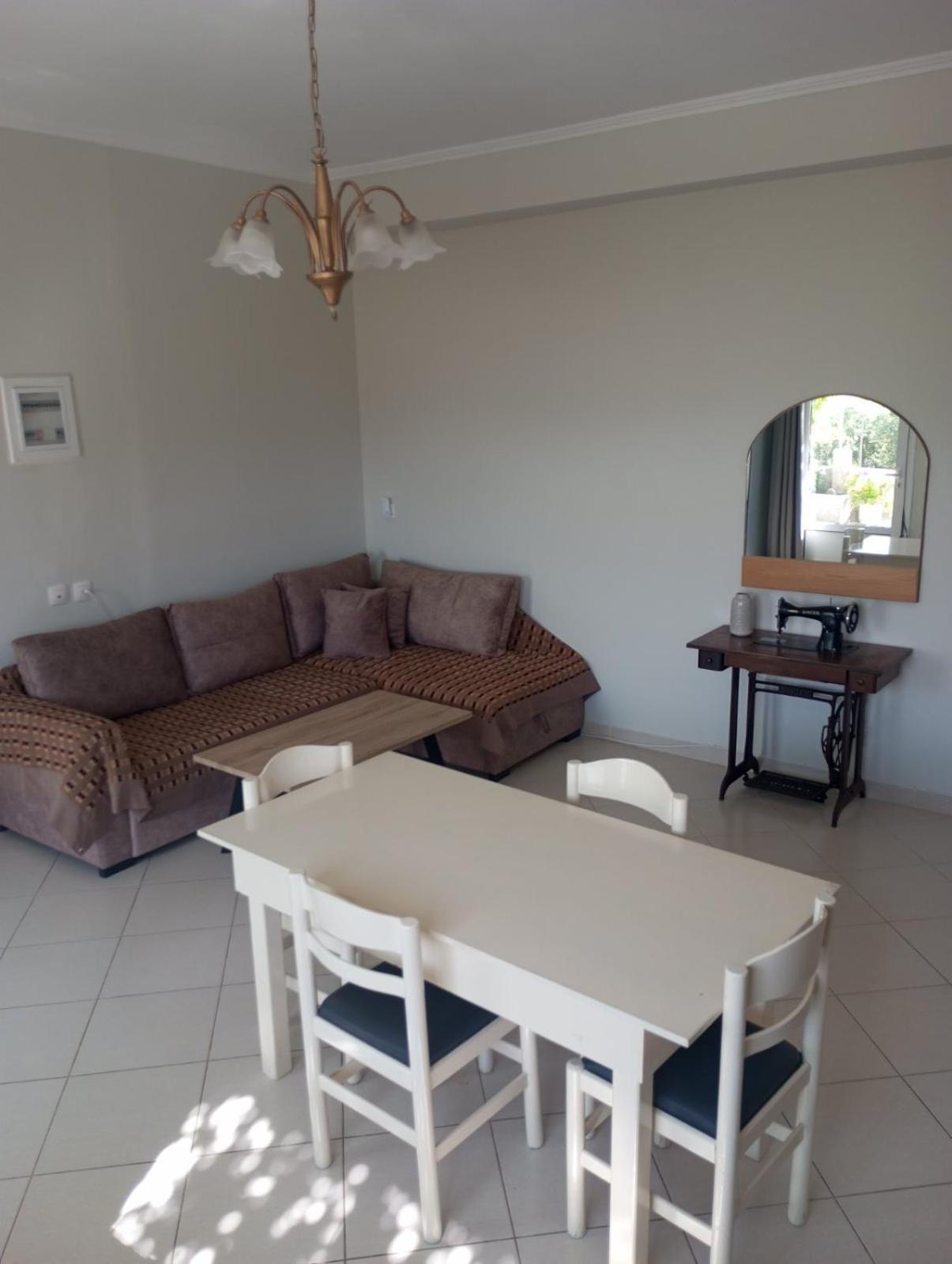 Babi'S Villa - Garden Apartment Lixouri Luaran gambar
